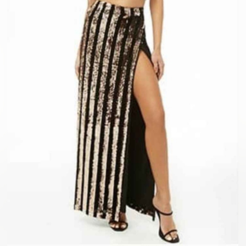 Forever 21 Black and Gold Sequins Striped Women's Maxi Skirt. Size Small